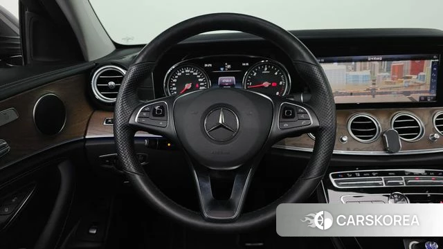 Mercedes-Benz E-Class W213 2018 Серый из Кореи, фото 3