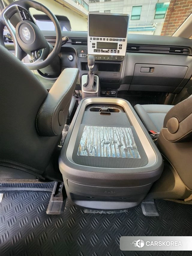 Hyundai Staria 2023 Серебряный из Кореи, фото 3