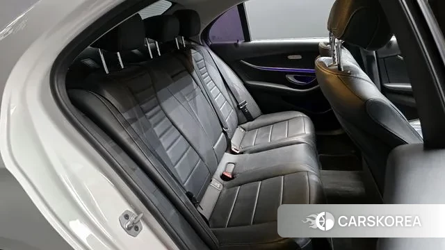 Mercedes-Benz E-Class W213 2018 Белый из Кореи, фото 3