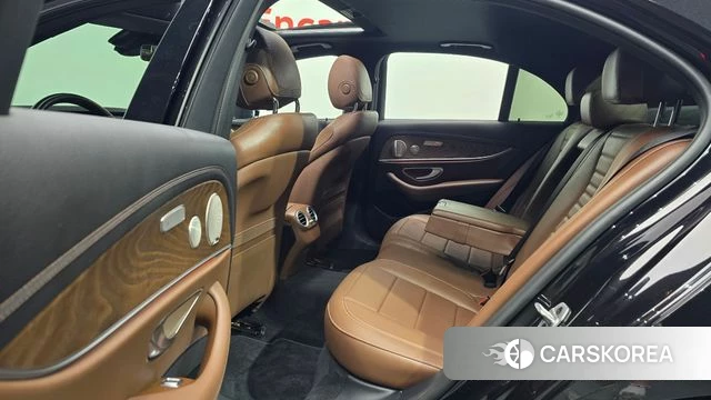 Mercedes-Benz E-Class W213 2023 Черный из Кореи, фото 3