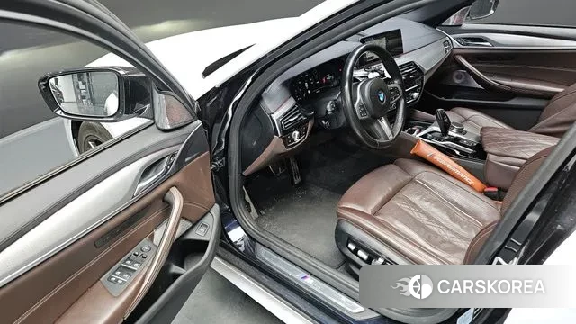 BMW 5 Series (G30) 2019 Белый из Кореи, фото 3