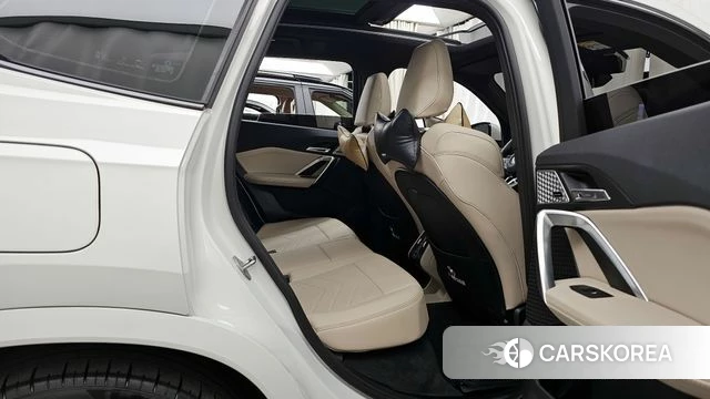 BMW iX1 (U11) 2024 Белый из Кореи, фото 3