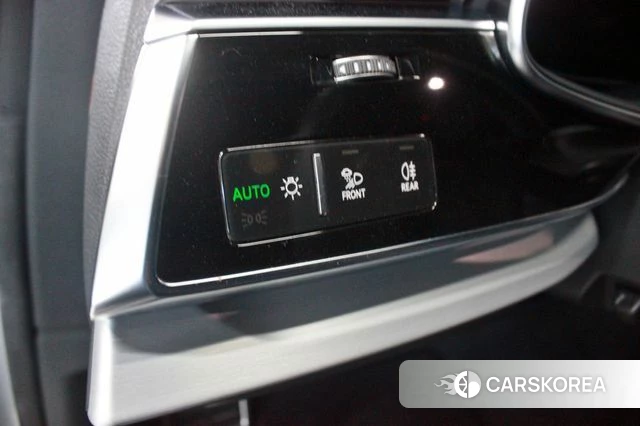 Audi Q8 (4M) 2023 Белый из Кореи, фото 3