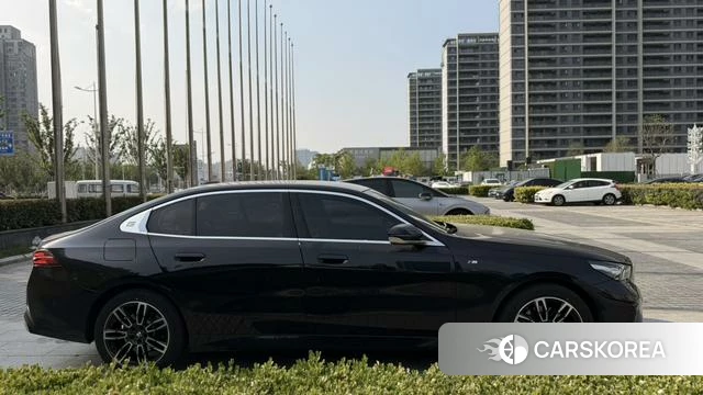 BMW 5 series 2024 Черный из Китая, фото 3