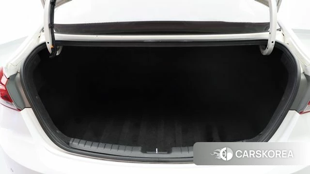 Hyundai Avante AD 2018 Белый из Кореи, фото 3