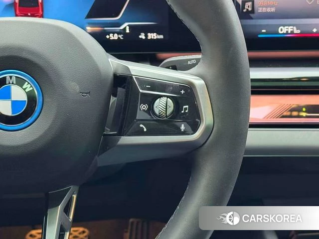 BMW i5 2025 Красный из Китая, фото 3