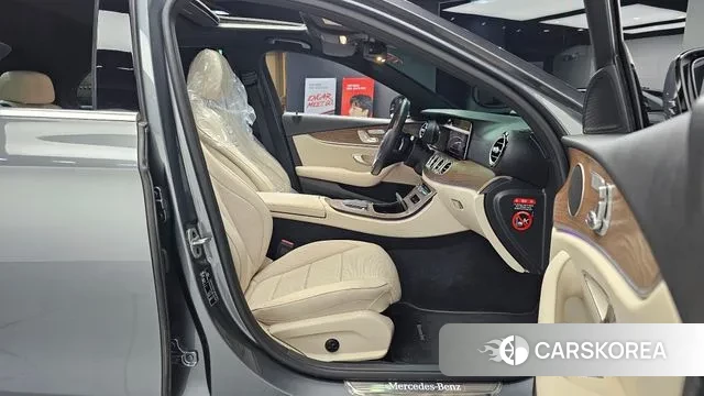 Mercedes-Benz E-Class W213 2021 Серый из Кореи, фото 3