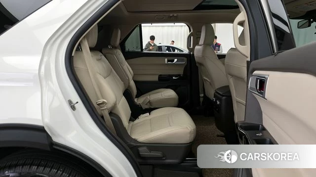 Ford Explorer 6th Generation 2022 Белый из Кореи, фото 3