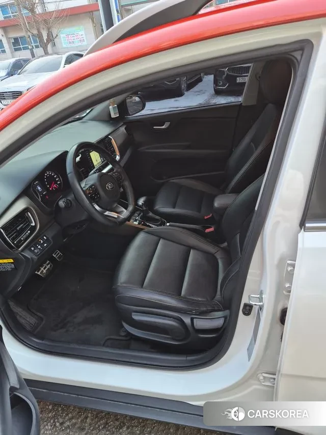 Kia Stonic 2018 Белый двухцветный из Кореи, фото 3