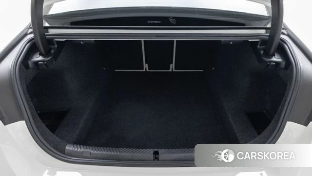 BMW 5 Series (G60) 2024 Белый из Кореи, фото 3