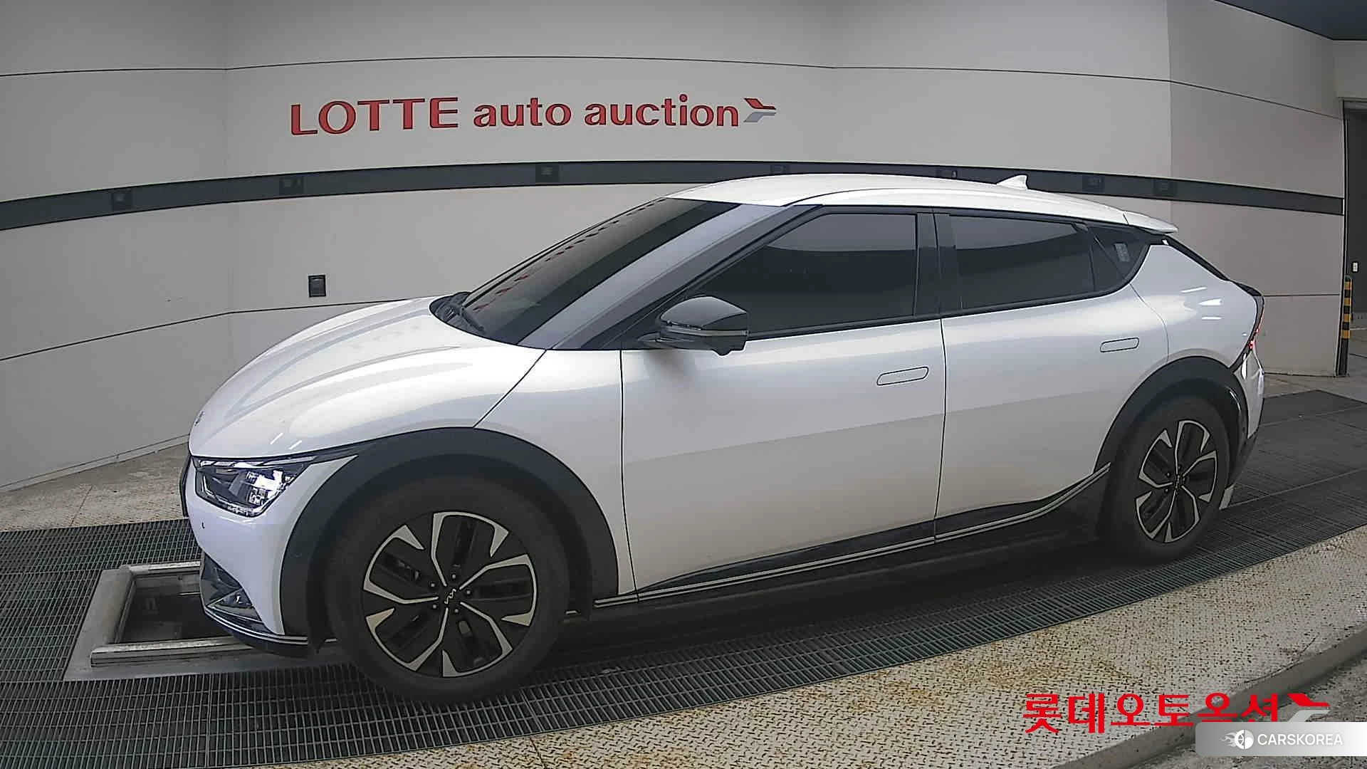 Kia EV6 2022 Snow White Pearl из Кореи, фото 3