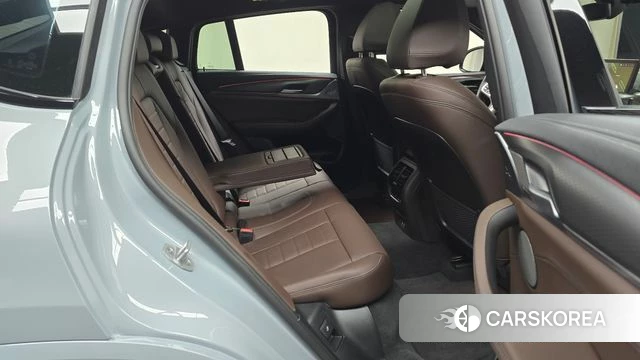 BMW X4 (G02) 2025 Светло-серебряный цвет из Кореи, фото 3