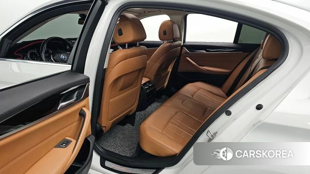 BMW 5 Series (G30) 2018 Белый из Кореи, фото 3