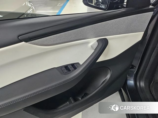 Tesla Model Y 2025 Серый из Кореи, фото 3