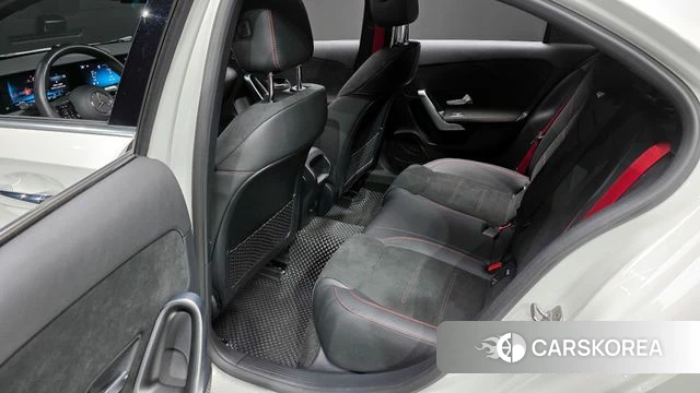 Mercedes-Benz A-Class W177 2024 Белый из Кореи, фото 3
