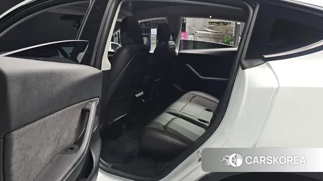 Tesla Model Y 2023 Белый из Кореи, фото 3