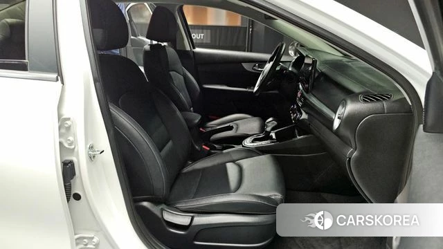 Kia The New K3 2nd generation 2021 Белый из Кореи, фото 3