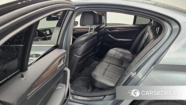 BMW 5 Series (G30) 2018 Серебристо-серый из Кореи, фото 3