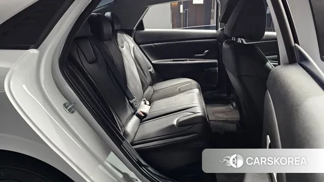 Hyundai Avante Hybrid (CN7) 2022 Белый из Кореи, фото 3