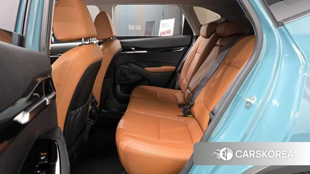 Kia The New Seltos 2023 Светло-серебряный цвет из Кореи, фото 3