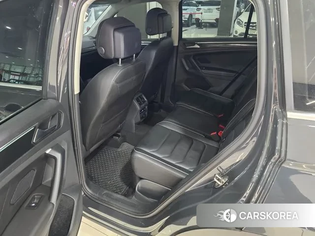 Volkswagen Tiguan second Generation 2023 Серый из Кореи, фото 3