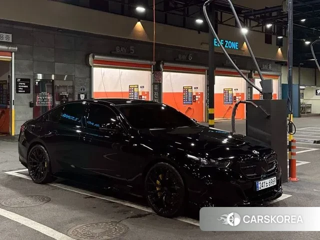 BMW 5 Series (G60) 2024 Белый из Кореи, фото 3