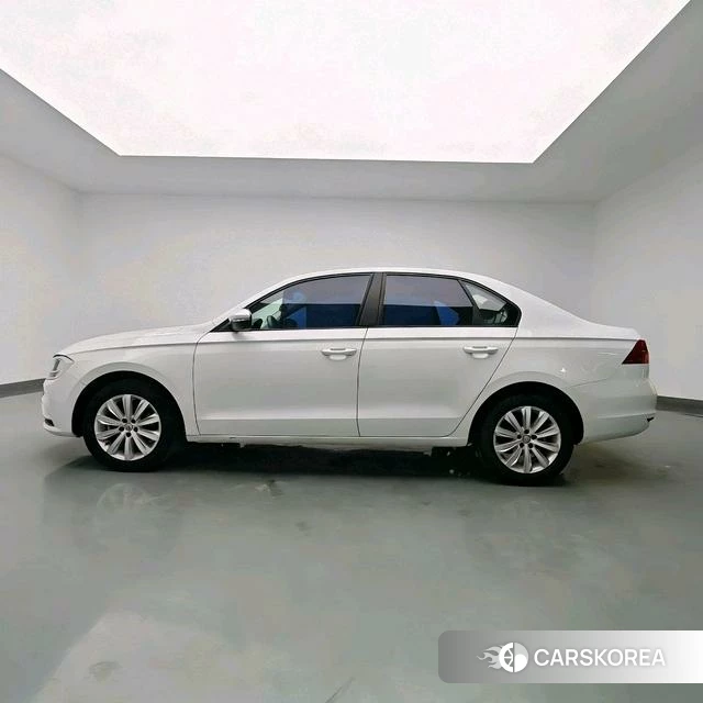 Volkswagen Bora 2023 Белый из Китая, фото 3