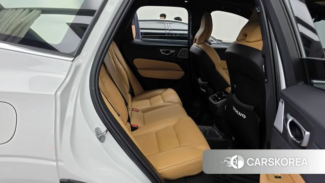 Volvo XC60 second Generation 2023 Белый из Кореи, фото 3