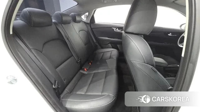 Kia The New K3 2nd generation 2023 Белый из Кореи, фото 3