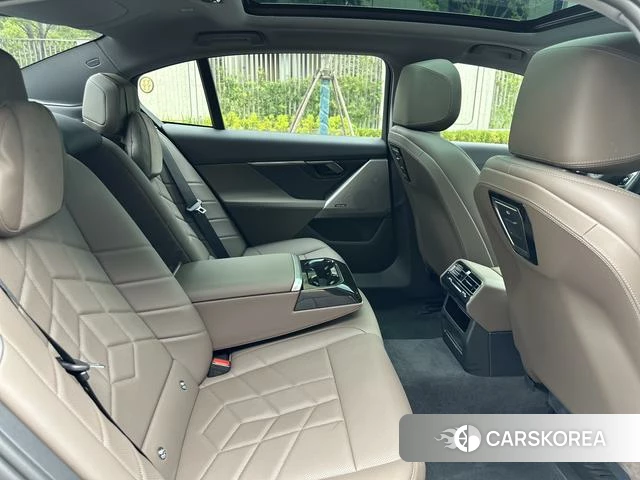 BMW 5 series 2024 Белый из Китая, фото 3