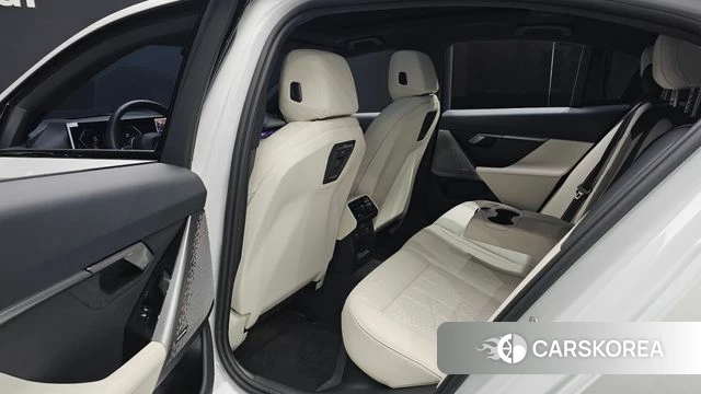 BMW 5 Series (G60) 2025 Белый из Кореи, фото 3