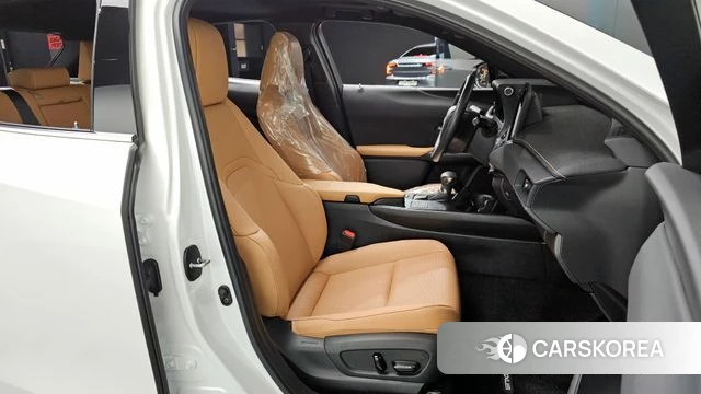 Lexus UX250h 2023 Белый из Кореи, фото 3