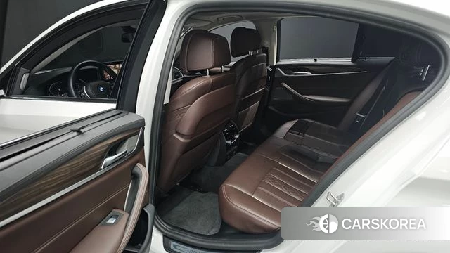 BMW 5 Series (G30) 2023 Белый из Кореи, фото 3