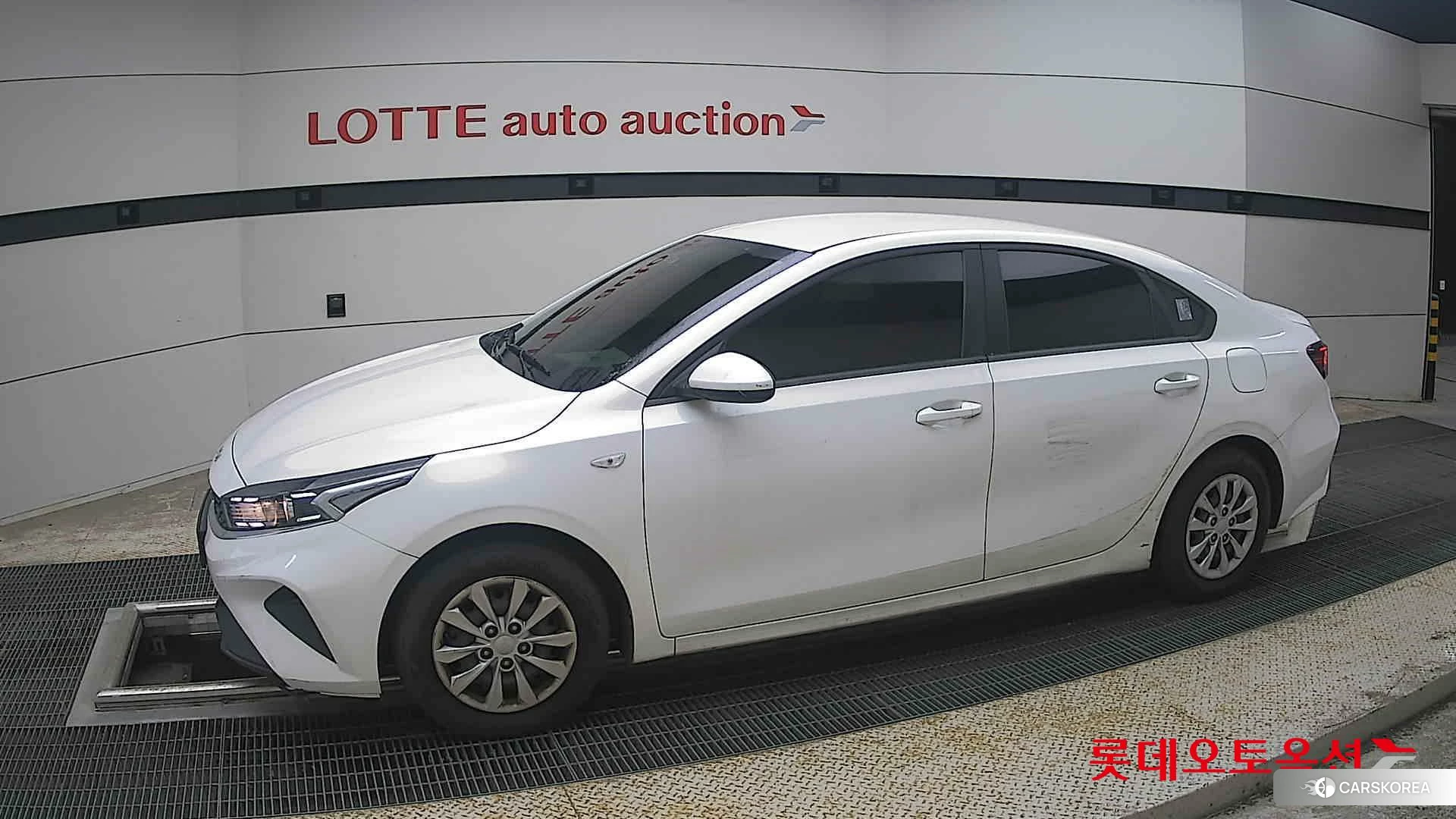 Kia K3 2022 Snow White Pearl из Кореи, фото 3
