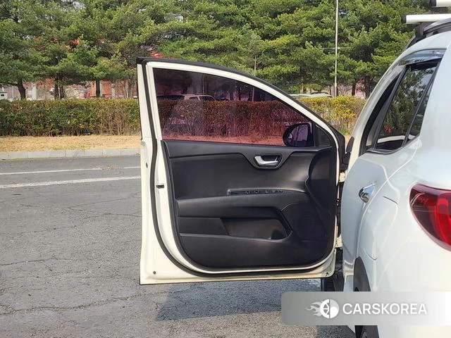 Kia Stonic 2018 Белый из Кореи, фото 3