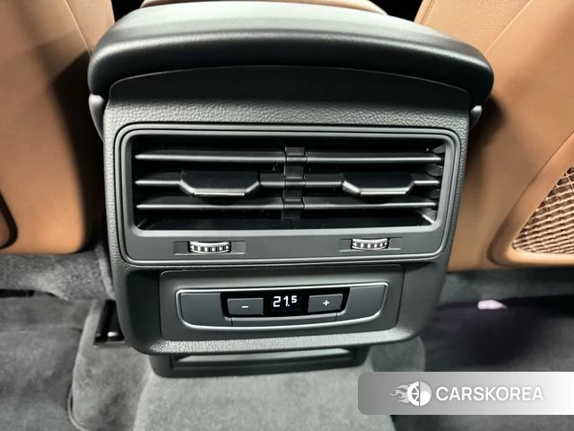 Audi Q7 2024 Черный из Китая, фото 3