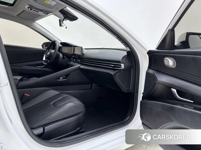 Hyundai Elantra 2023 Белый из Китая, фото 3