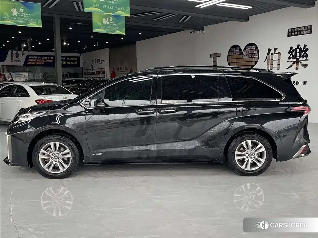 Toyota Sienna 2023 Черный из Китая, фото 3