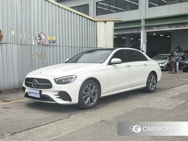 Mercedes-Benz E-class 2023 Белый из Китая, фото 3