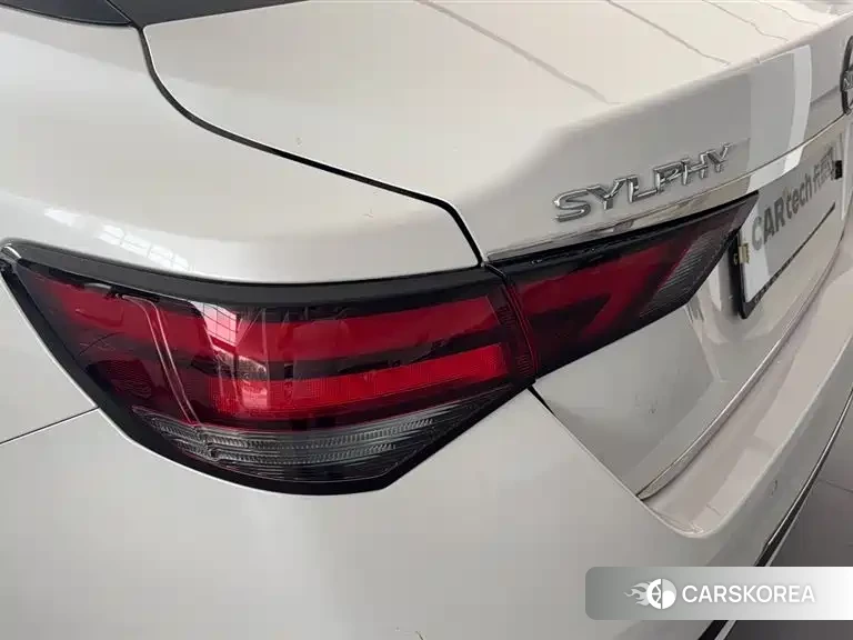 Nissan Sylphy 2024 Белый из Китая, фото 3