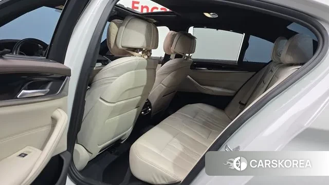 BMW 5 Series (G30) 2019 Белый из Кореи, фото 3