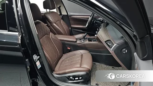 BMW 5 Series (G30) 2019 Черный из Кореи, фото 3