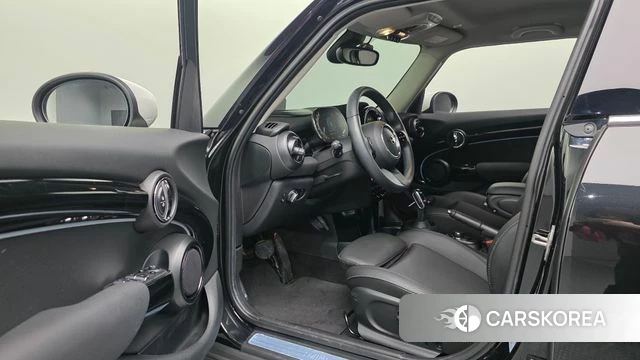 Mini Cooper 2023 Черный из Кореи, фото 3