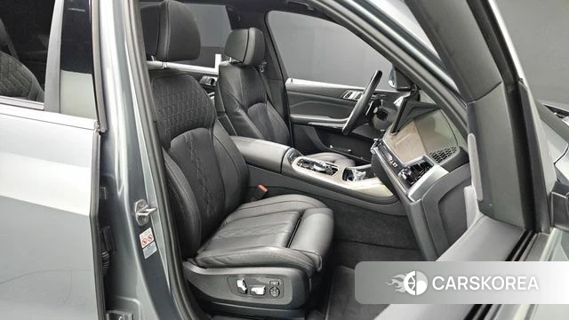 BMW X7 (G07) 2022 Серебристо-серый из Кореи, фото 3