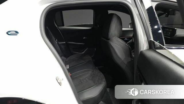 Peugeot e-208 second Generation 2023 Белый из Кореи, фото 3
