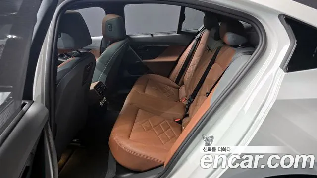 BMW 5 Series (G60) 2024 Белый из Кореи, фото 3