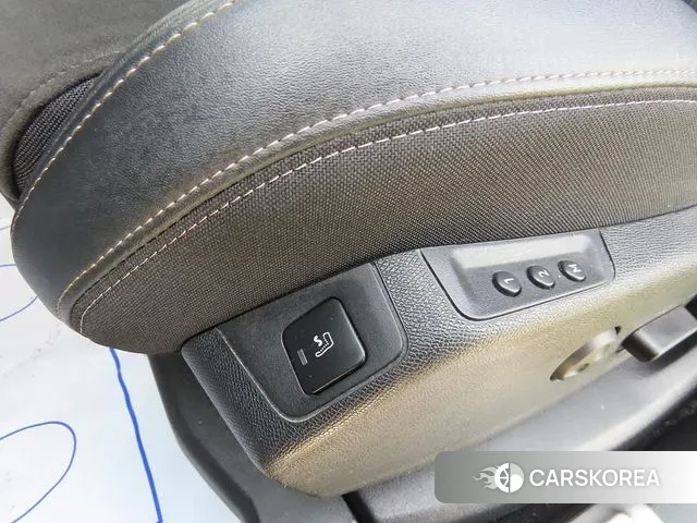 Peugeot 3008 second generation 2019 Черный из Кореи, фото 3