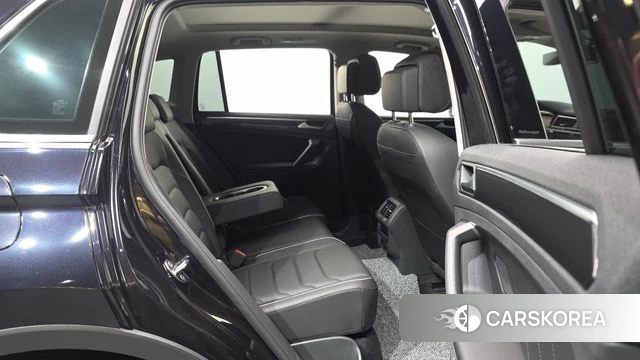 Volkswagen Tiguan second Generation 2024 Черный из Кореи, фото 3