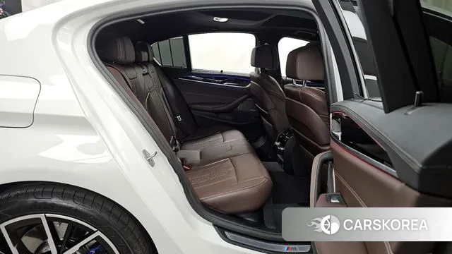 BMW 5 Series (G30) 2023 Белый из Кореи, фото 3