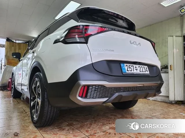 Kia Sportage 5th Generation Hybrid 2023 Белый из Кореи, фото 3